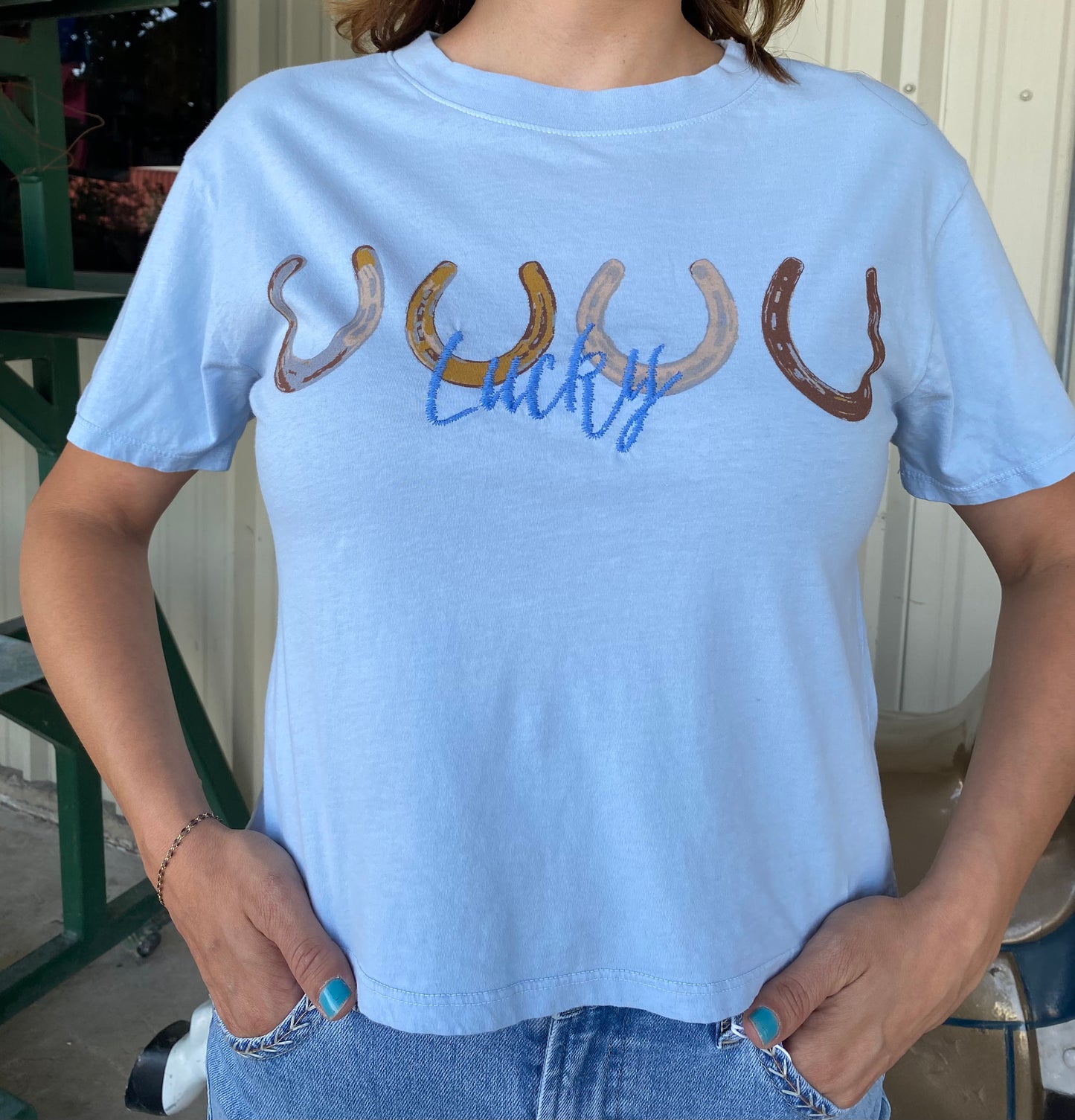 AU-LUCKY WIDE CROP TEE