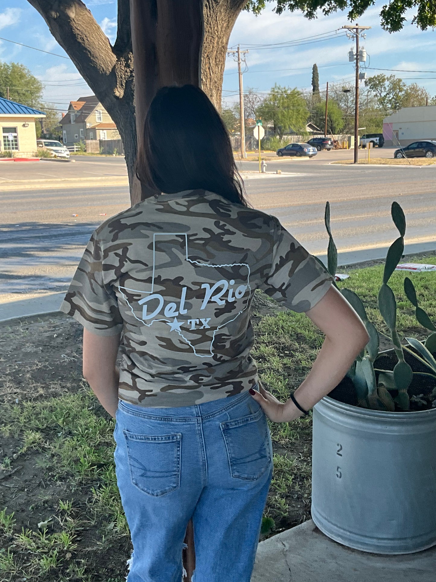 Del Rio Feed & Supply Adult Unisex Short Sleeve T-Shirt
