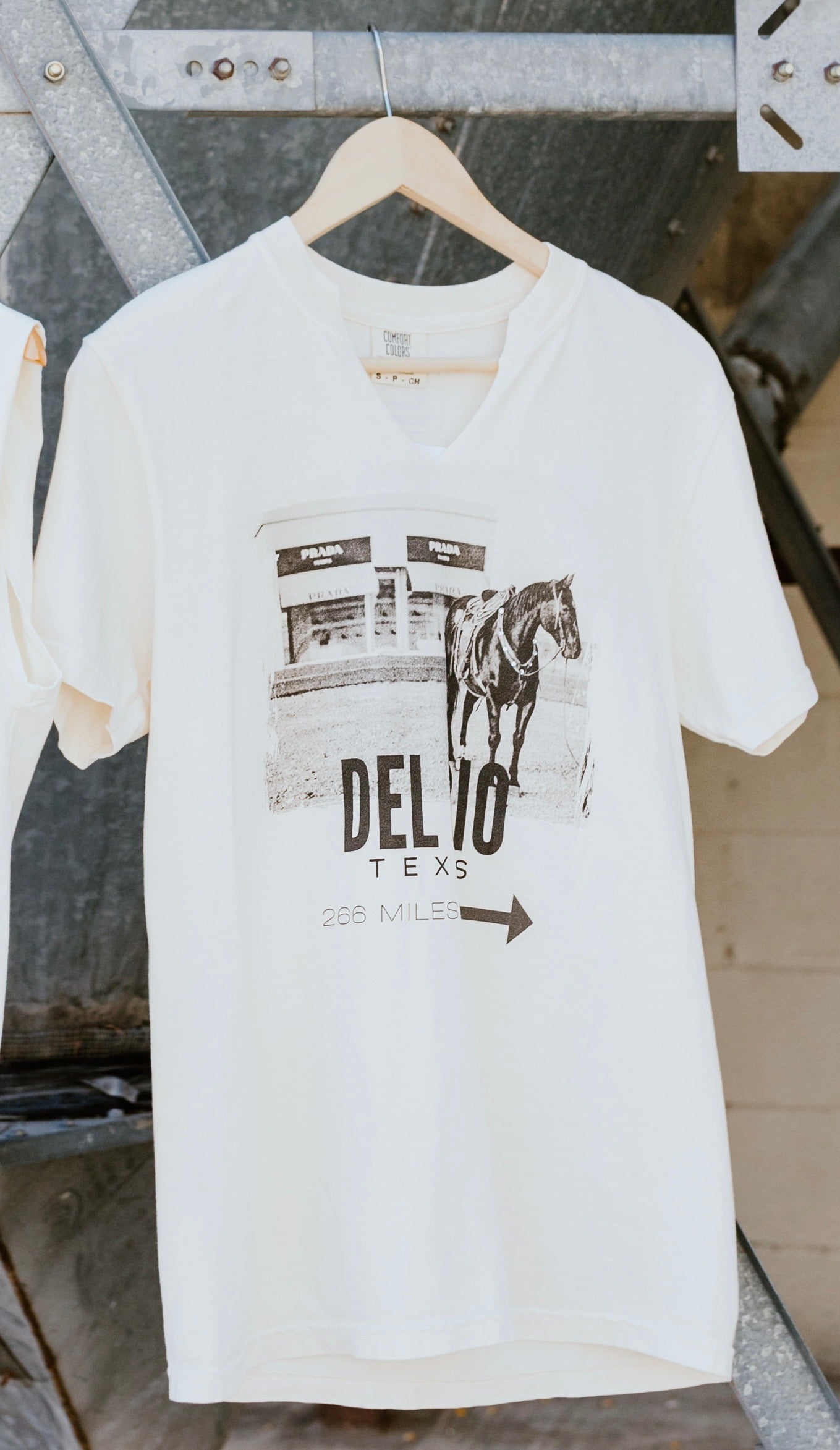 Ridin’ to Del Rio Classic Tee – Del Rio Feed & Supply