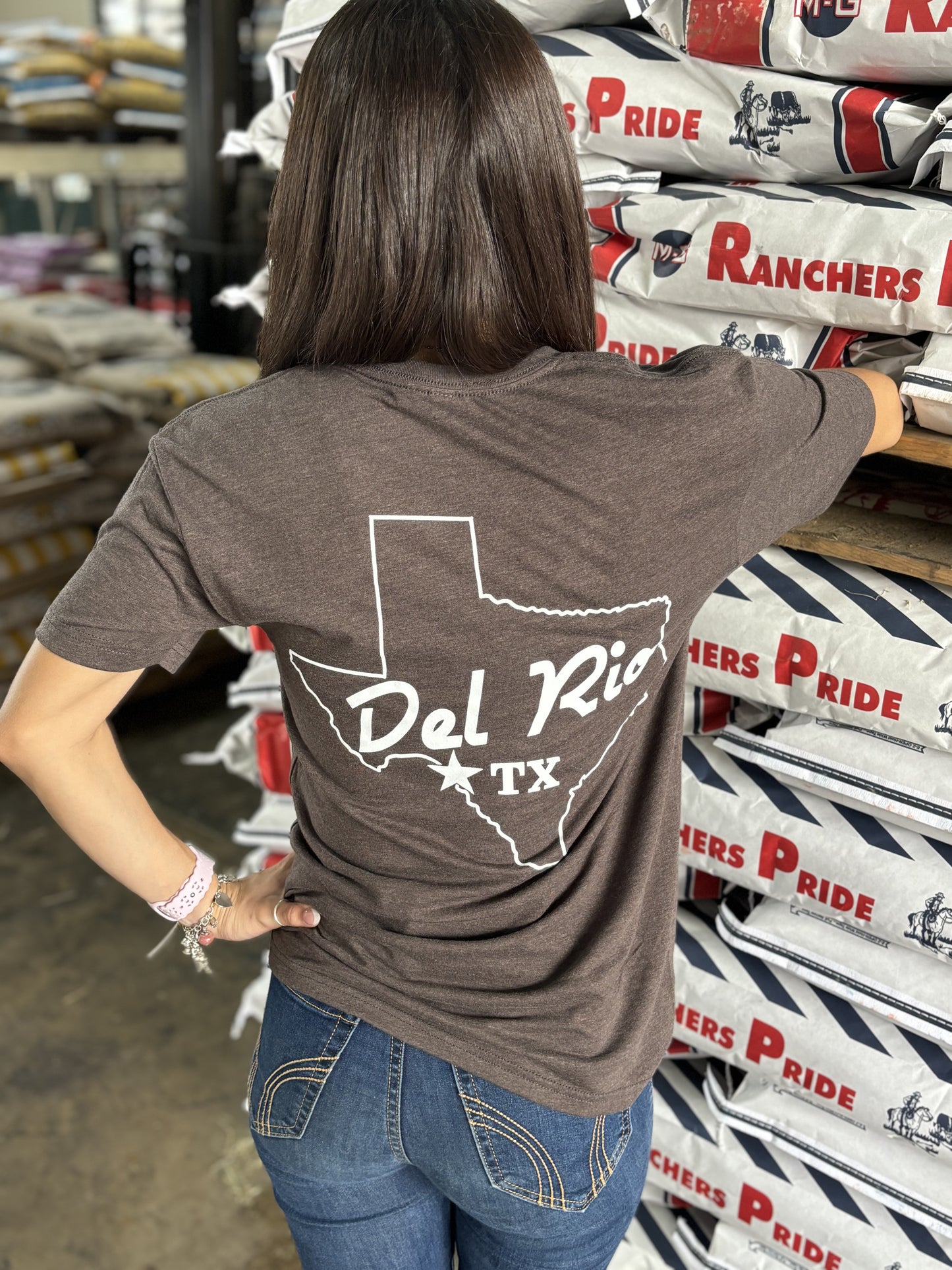 Del Rio Feed & Supply Adult Unisex Short Sleeve T-Shirt