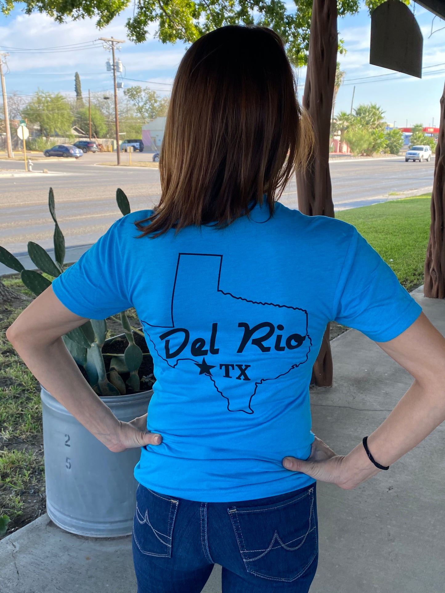 Del Rio Feed & Supply Adult Unisex Short Sleeve T-Shirt