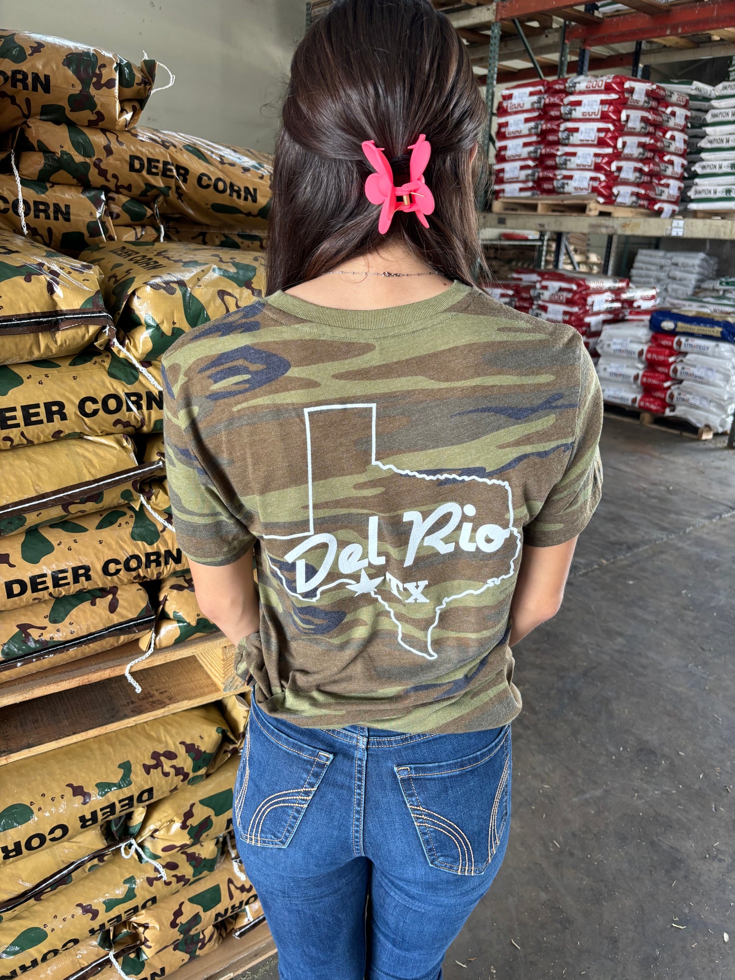 Del Rio Feed & Supply Adult Unisex Short Sleeve T-Shirt