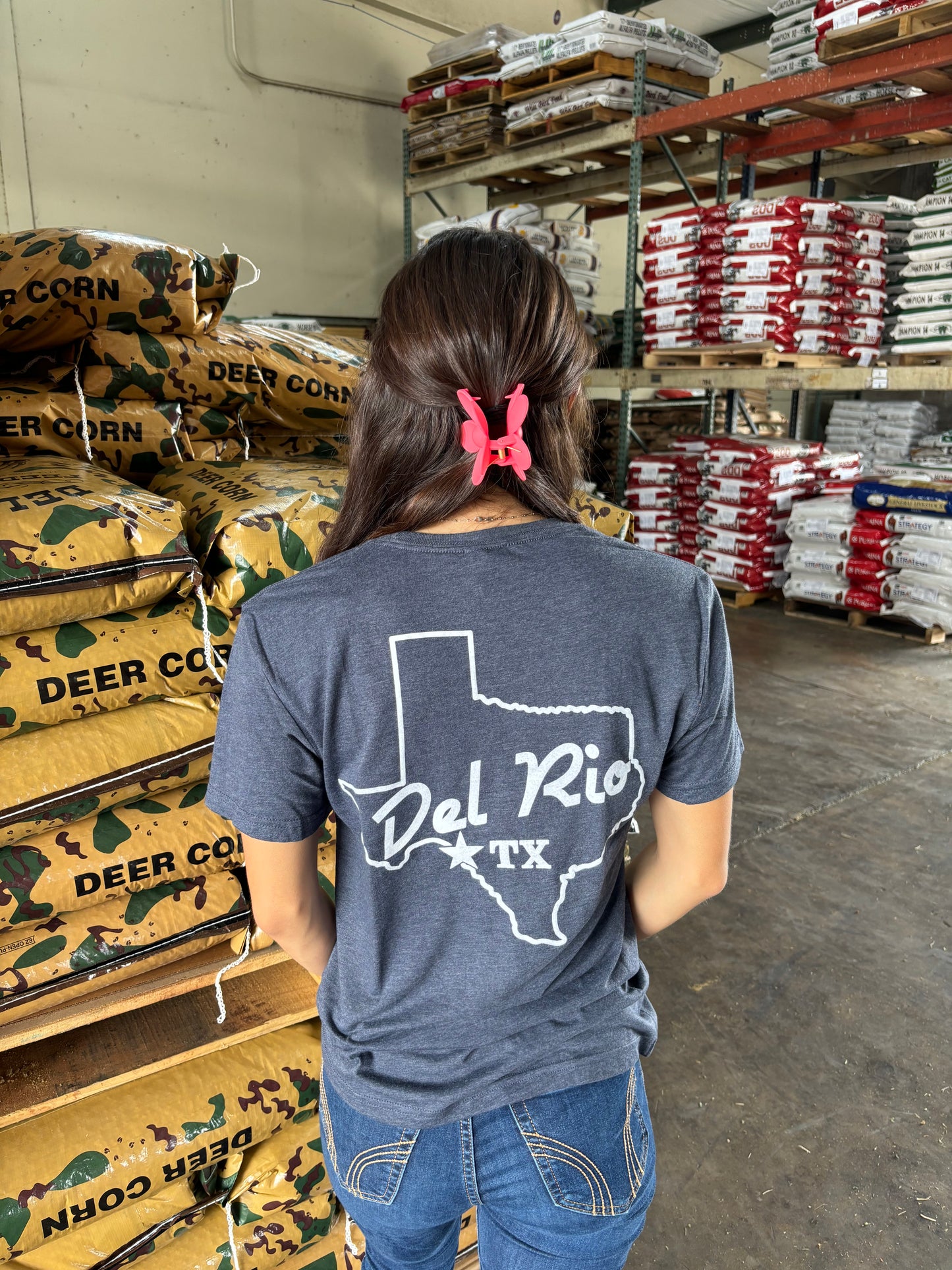 Del Rio Feed & Supply Adult Unisex Short Sleeve T-Shirt